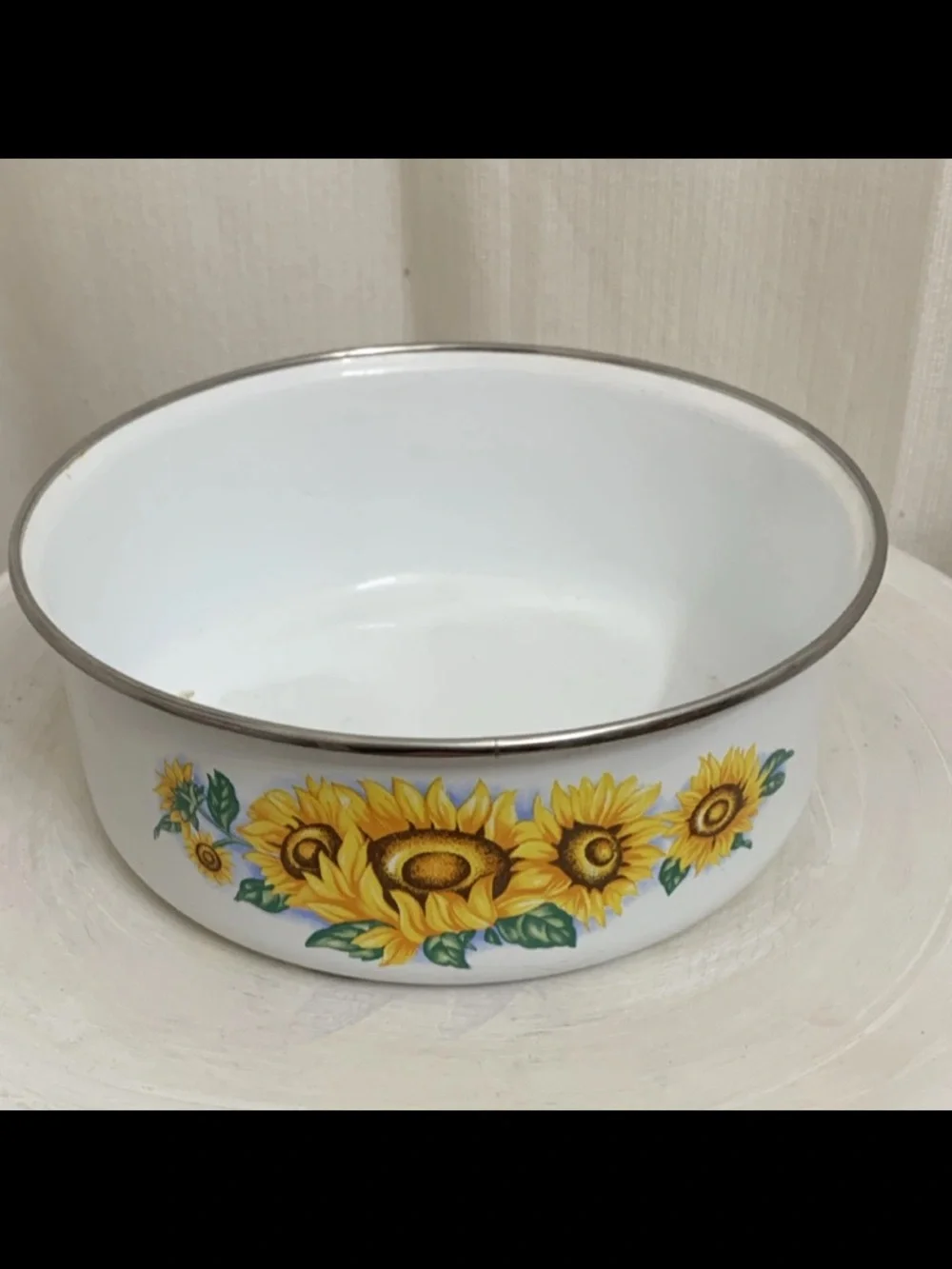 Vintage Sunflower Enamel Serving Bowl White with Yellow Sunflowers